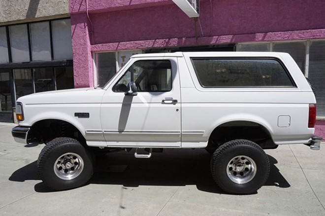 THE FORD BRONCO AT THE O.J. SIMPSON POP-UP MUSEUM AT THE COAGULA CURATORIAL GALLERY IN LOS ANGELES (2017)