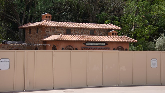 Epcot's soon to open Gelateria Toscana behind construction walls. - Image via Bioreconstruct | Twitter