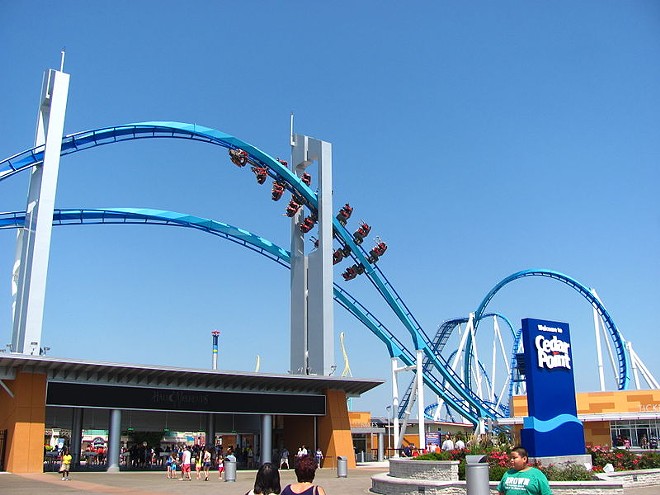 The Gatekeeper wing coaster and Cedar Point's front entrance plaza - Image via Jeremy Thompson/Wikimedia Commons
