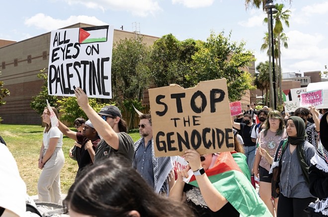 UCF students gathered near the Reflecting Pond Friday, April 26, to protest Israel's occupation of Gaza. - Photo by Mauricio Murillo