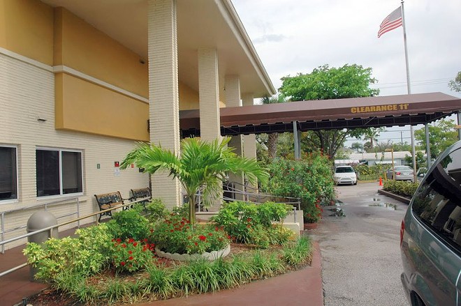 Florida nursing home where 6 died after no air conditioning was rated 'below average' by feds
