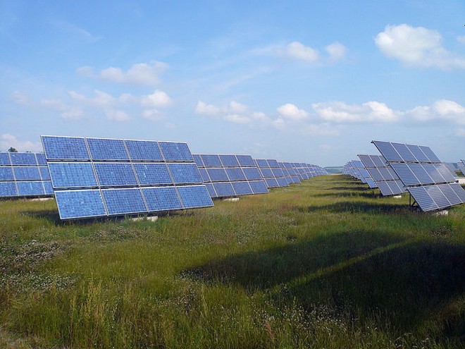 Orlando Mayor Buddy Dyer announces new 24-acre community solar farm
