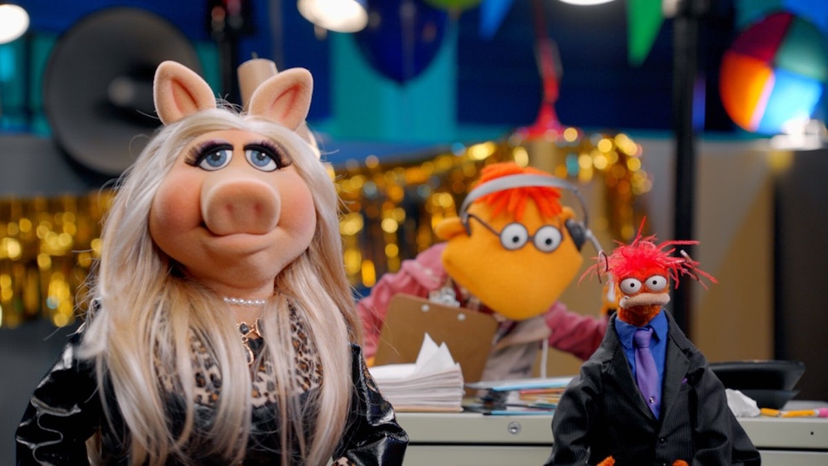 Miss Piggy (left) in "Muppets Now."