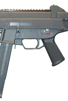 A UMP .45-caliber submachine gun