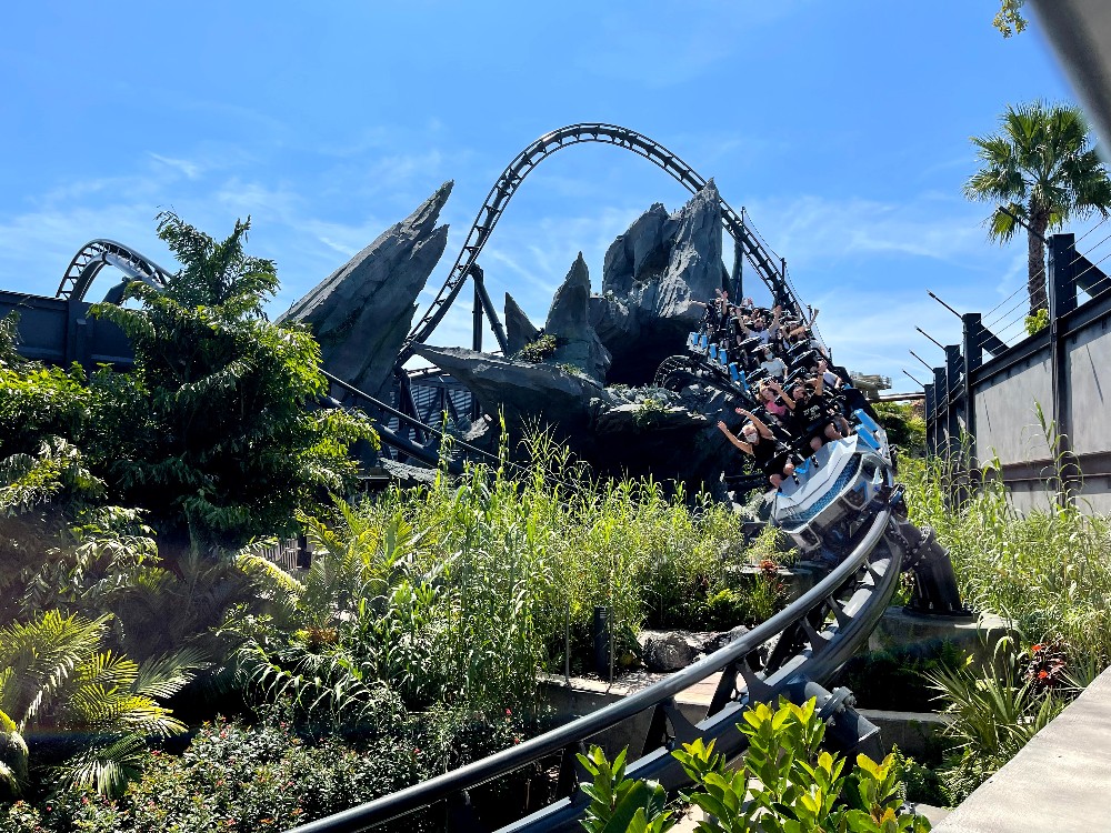 Universals New Jurassic World Velocicoaster Is A Terrifying Run With The Raptors Orlando 