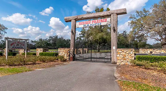 This cowboy-core home and training facility belonged to a renowned Florida horseman, and it's on the market now