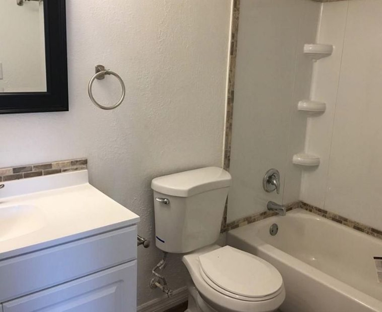 5600 Devonbriar Way, Orlando
$1,175/mo
2 bed, 2 bath, 935 sqft
Renovations stretch into both bathrooms with new hardware and tiling.
