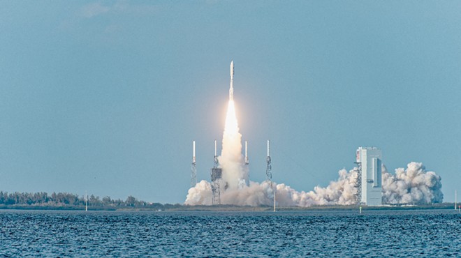 Video shows Atlas V rocket launch in Florida from the point of view of a commercial airplane