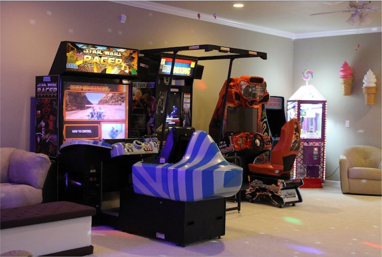 Video Game Arcade
11207 Gullford Rd, Clermont, 352-250-4220
This vacation home is no ordinary house because this sweet escape features an indoor arcade packed with classic games like Donkey Kong and Pac Man but also has more modern video game systems like PlaySTation, Wii and X-Box
Photo via The Sweet Escape/Website