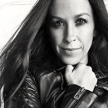You should see Alanis Morissette 'intimate and acoustic,' don't you think?
